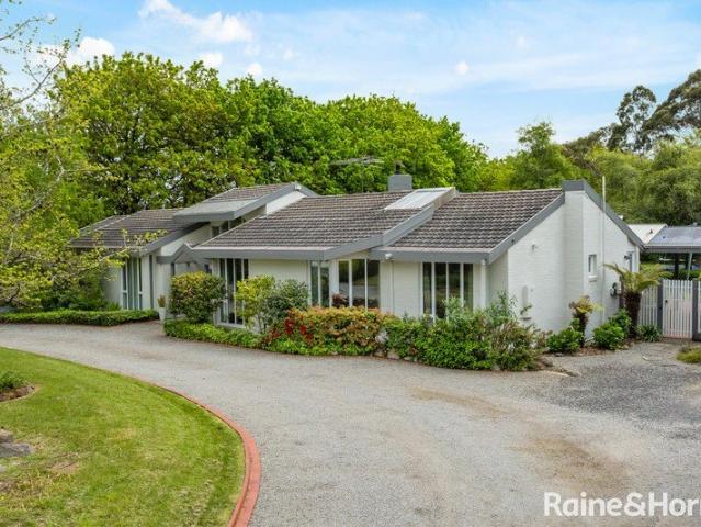 Acreage Feel, Town Convenience, Space, Privacy & Potential 3,983m² Block