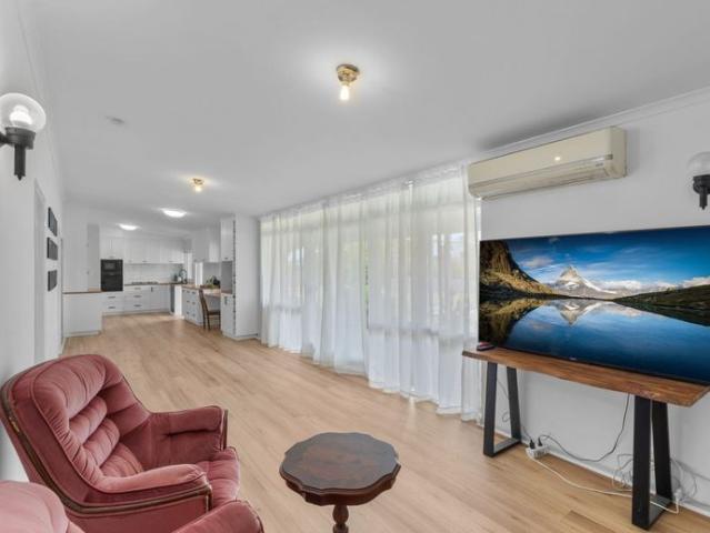 ACREAGE HOME IN THE HEART OF BEAUDESERT