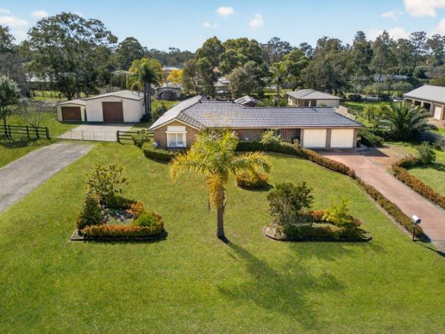 Acreage Lifestyle with Dual Accommodation & Business Potential on 4000sqm
