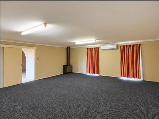 Acreage Lifestyle with Space, Privacy & Convenience – Just Minutes from Town!