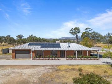 Acreage Lifestyle Without Compromise