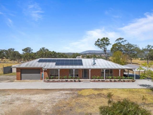 Acreage Lifestyle Without Compromise