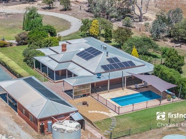 Acreage Lifestyle By the Murray Minutes From CBD