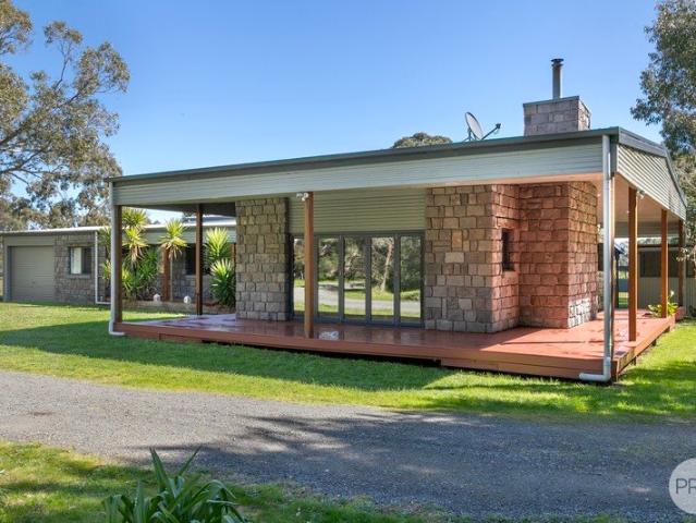 Acreage Lifestyle Living with Space, Character & Convenience