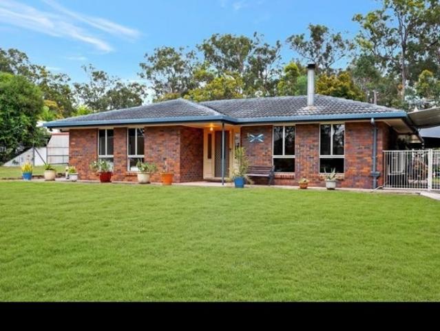 Acreage lifestyle on 2 acres, 4bed/2bath/2living area + Study + Workshop