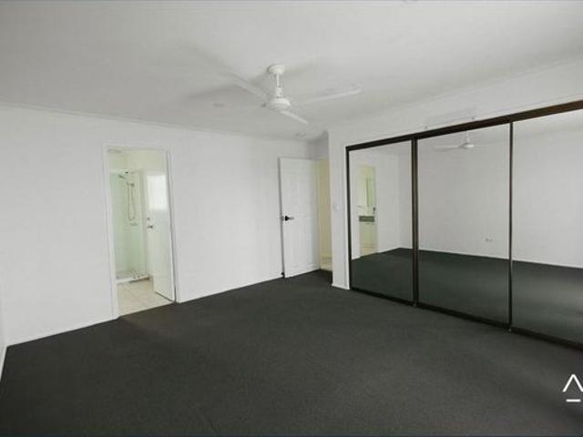 Acreage Lifestyle Rental – Space, Privacy Coastal Convenience