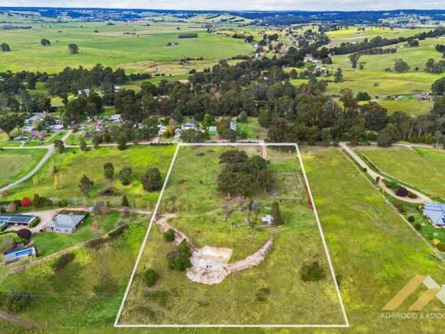 ACREAGE LIVING WITH ARENA, YARDS & TOWN WATER