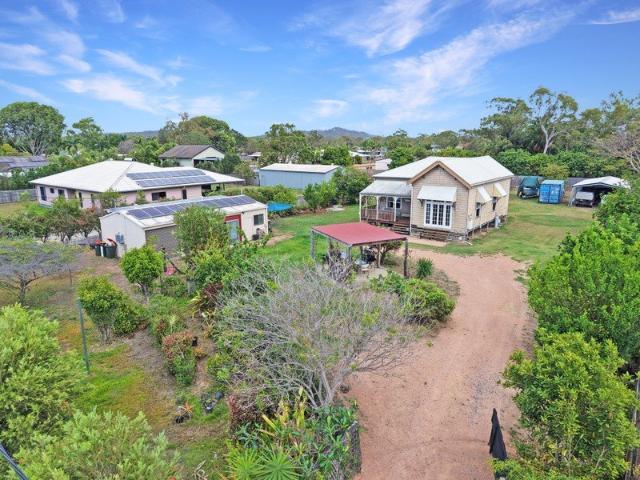 Acreage Living with Character, Space & Endless Potential
