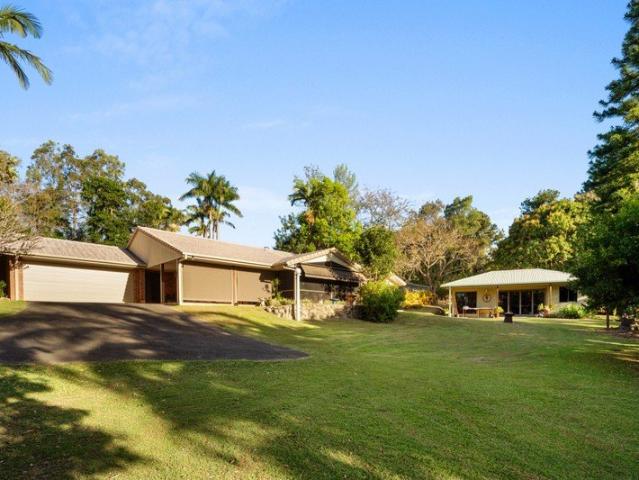 Acreage Living with Exceptional Studio, Workshop & Lifestyle Versatility