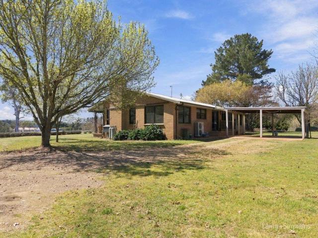 Acreage Living with Endless Possibilities