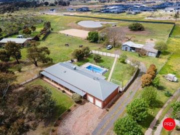 Acreage Living with Equestrian Appeal