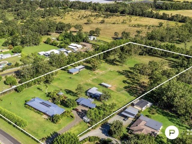 Acreage living with horse facilities