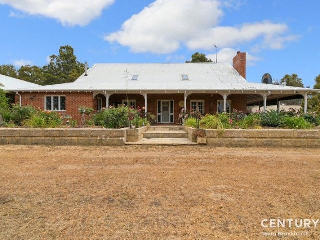ACREAGE LIVING WITH REAL POSSIBILITY
