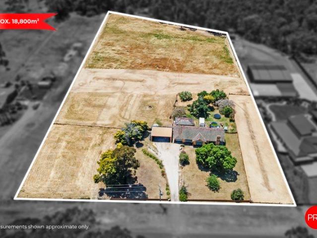 Acreage Living with Room to Make It Your Own