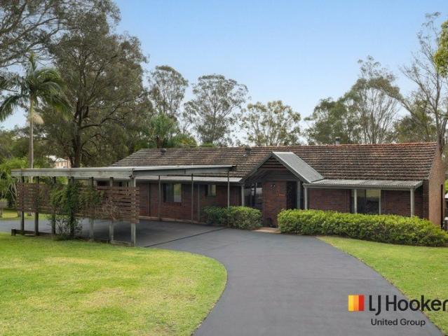Acreage Living with Room to Unwind