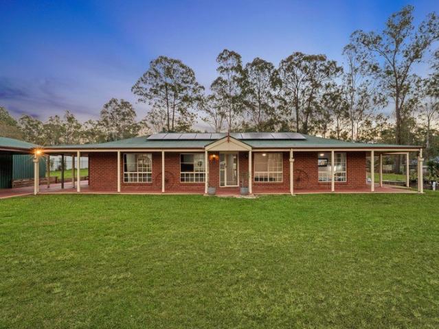 Acreage Living with Space, Comfort & Endless Potential