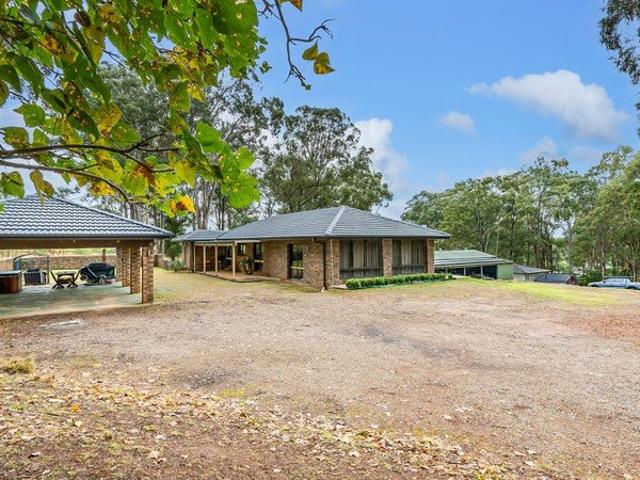 Acreage Living with Space for Work, Vehicles & Extended Family