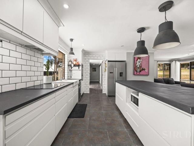 Acreage Living with Space, Lifestyle & Endless Potential