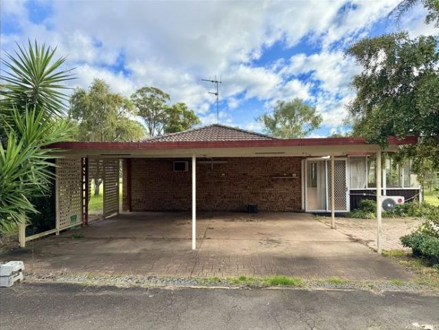 Acreage living with space, privacy and convenience