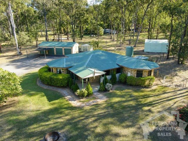 Acreage Living with Space, Privacy & Endless Possibilities
