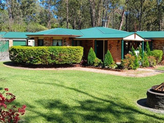 Acreage Living with Space, Privacy & Endless Possibilities