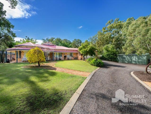Acreage Living with Space, Privacy & Lifestyle Appeal