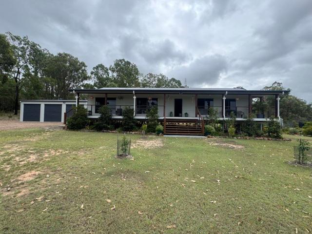 Acreage Living with Space, Privacy & Style