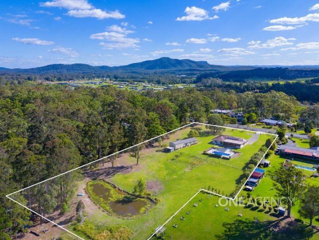 Acreage living with space, privacy & room for everything