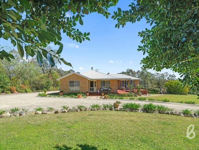 Acreage Living with Space, Style & Lifestyle