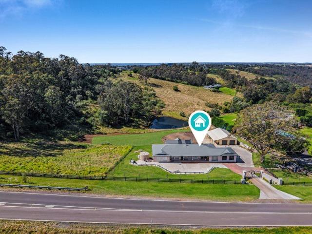 Acreage living with space, views and room for the whole family