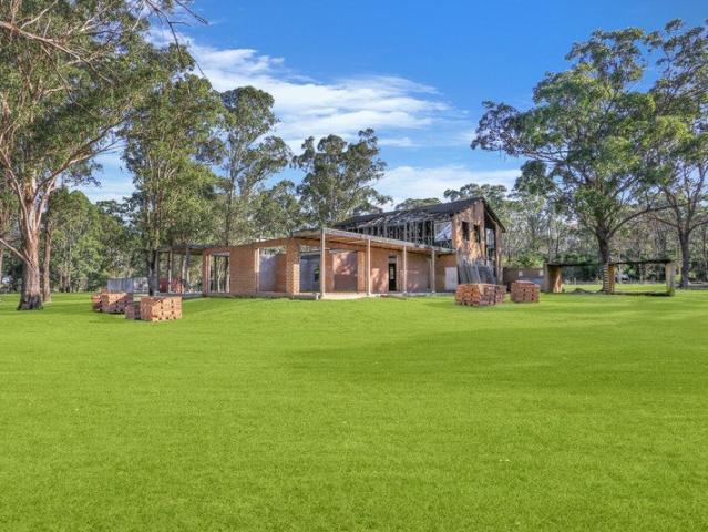 Acreage Living with unlimited potential Approx 18.82acres