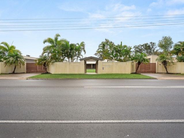 ACREAGE LIVING WITHOUT COMPROMISE RENOVATED FAMILY HOME, POOL & MASSIVE SHEDS ON 3,642SQM