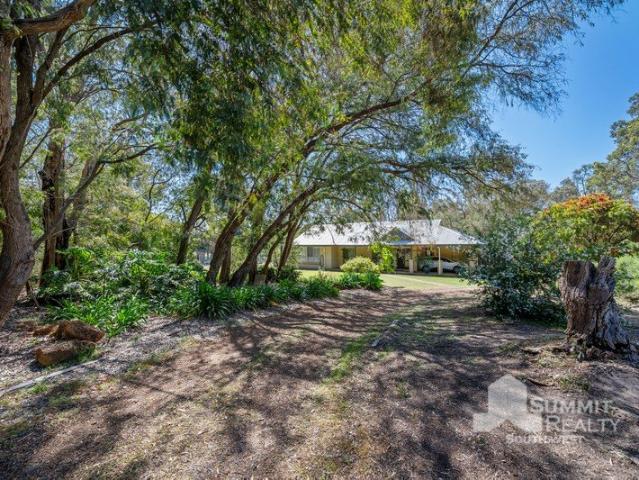 Acreage Living at Its Best