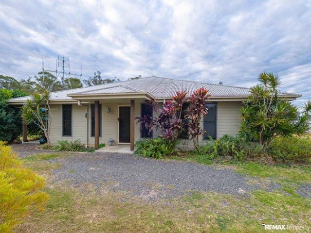 Acreage Living at Its Finest Family Comfort, Pool, Shed & Room to Breathe