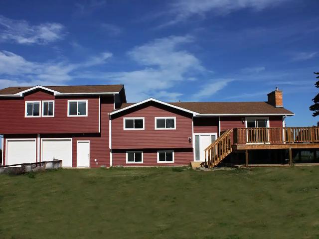 ACREAGE LIVING CLOSE TO CALGARY