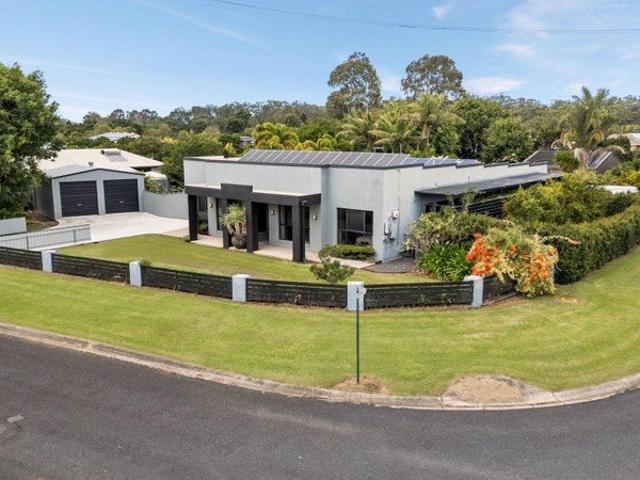 ACREAGE LIVING IN THE SOUGHT AFTER RANGE VIEW ESTATE