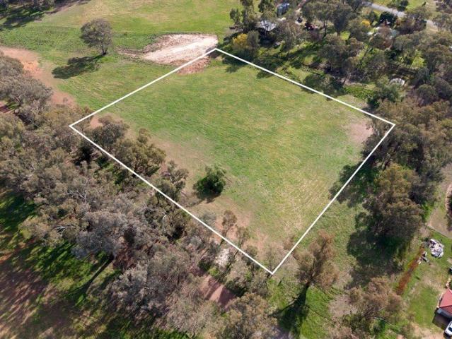 Acreage Living in Gerogery West