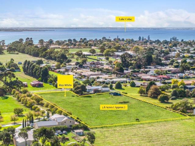 Acreage Living Meets Township Convenience