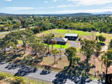 Acreage Living, Space & Lifestyle!