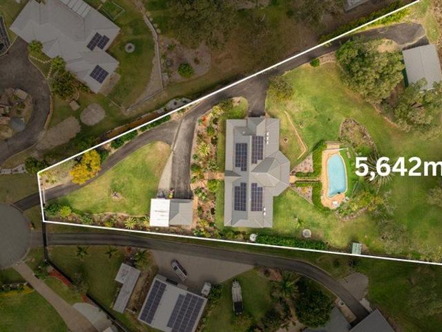 Acreage Sanctuary in the Heart of Helensvale