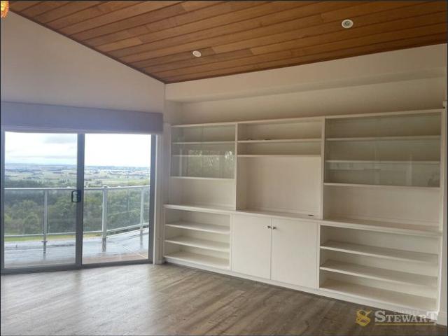 Acreage & Views