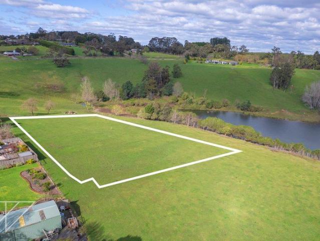 Acreage, Water Views and Endless Possibilities
