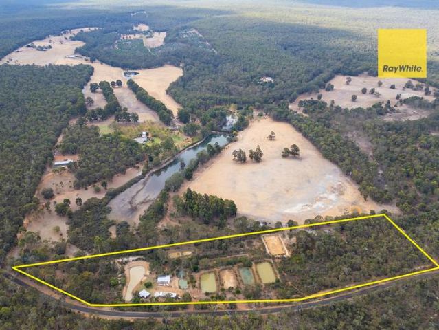 Acreage with Marron Ponds in private location!