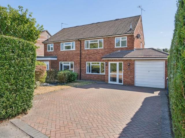 Acres End, Amersham HP7 3 bed semi detached house to rent £2,750 pcm £635 pw