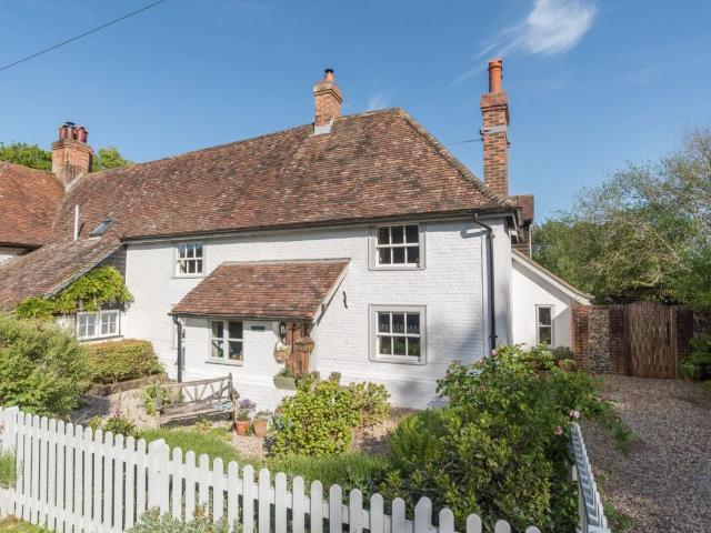 Acrise, Folkestone, Kent CT18, 3 bed cottage to rent, £3,000 pcm | PrimeLocation