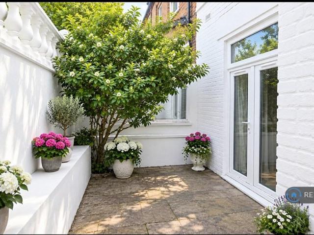 Acton Lane Chiswick, London, W4 1 bed flat to rent £1,695 pcm £391 pw