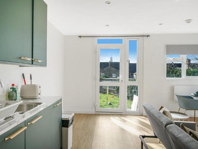 Acton Lane, London 1 bed flat to rent £1,850 pcm £427 pw