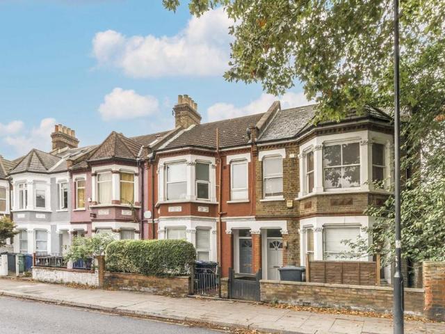Acton Lane, London W3 2 bed flat to rent £2,400 pcm £554 pw