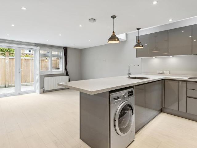 Acton Lane, London W4, 2 bed flat to rent, £2,650 pcm | PrimeLocation