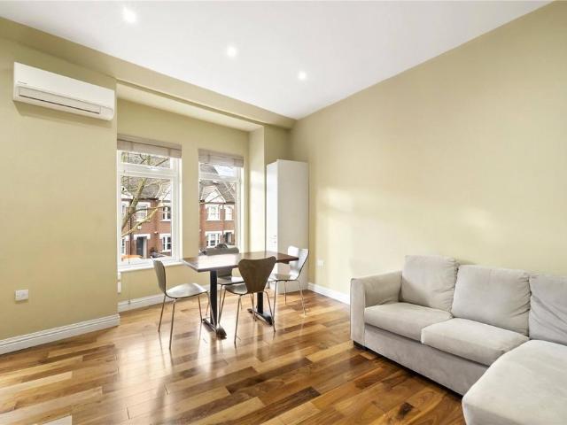 Acton Lane, London, W4 3 bed flat to rent £2,800 pcm £646 pw